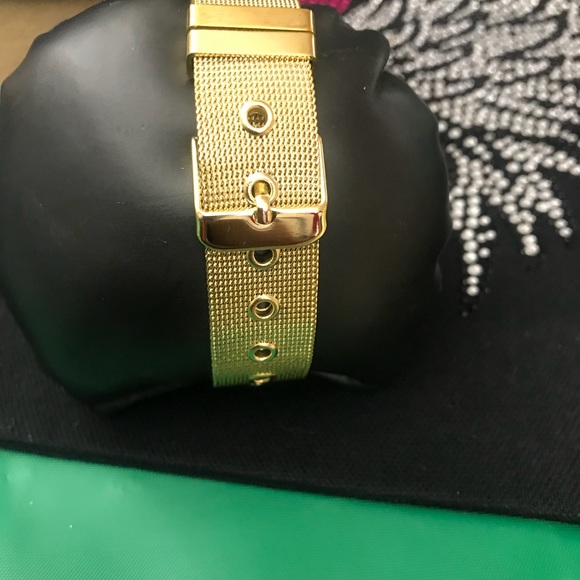 Minnie Mouse Gold Watch - Picture 2 of 2